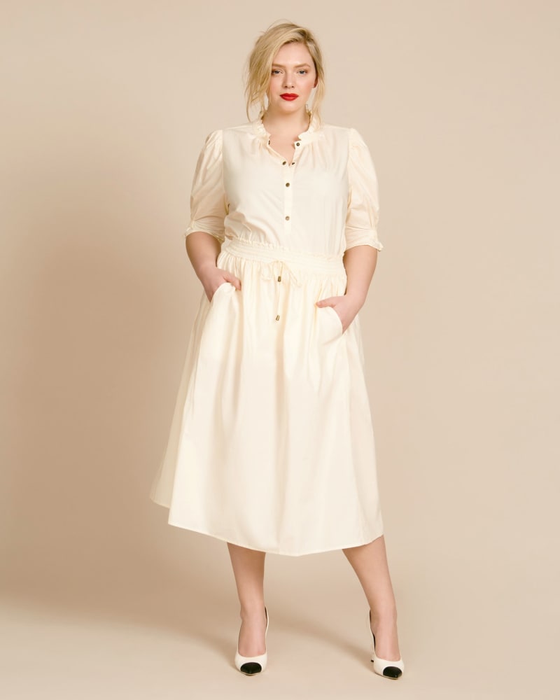 Front of a model wearing a size 16 Wabi Sabi Skirt in Cream by Apiece Apart. | dia_product_style_image_id:227383